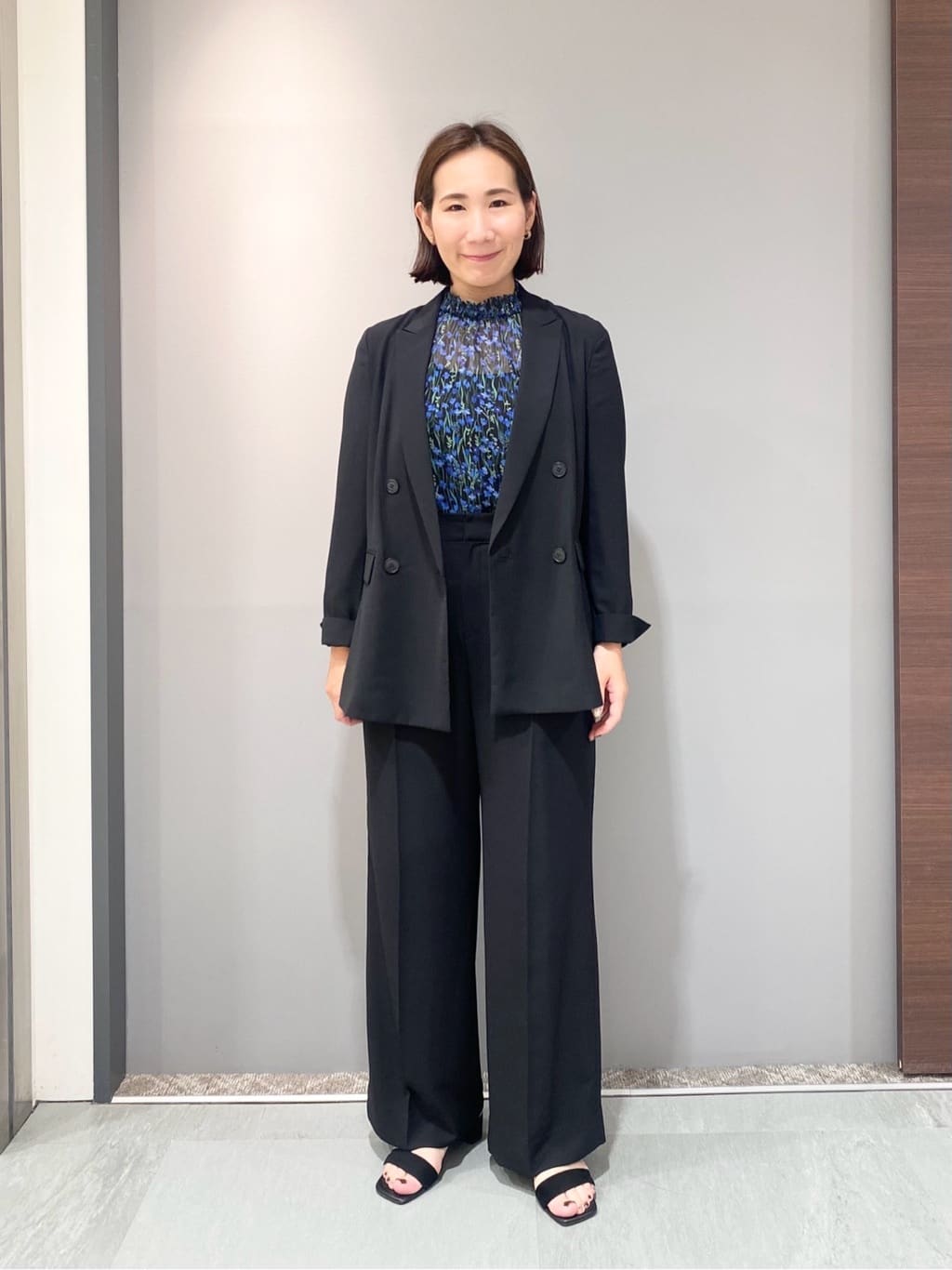 YUKARIさんの「INDIVI｜【秋映え柄/セットアップ可能】フラワーシフォンブラウス」を使ったコーディネート