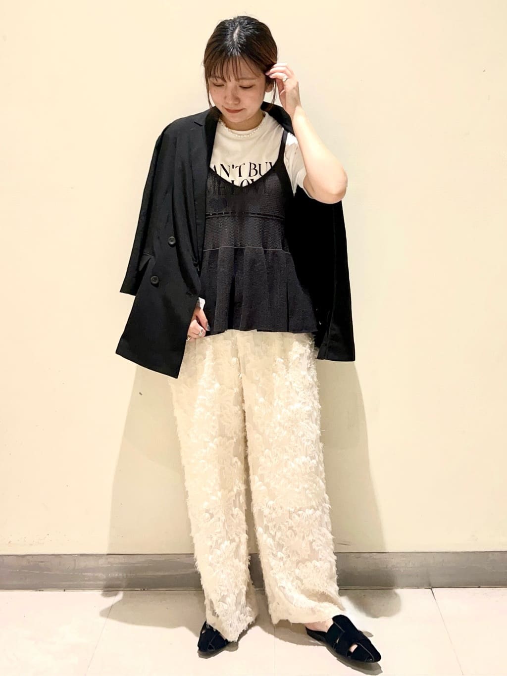 mizukiさんの「OPAQUE.CLIP｜ロックTシャツ別注アソート【GREEN DAY／METALLICA／THE BEATLES】」を使ったコーディネート