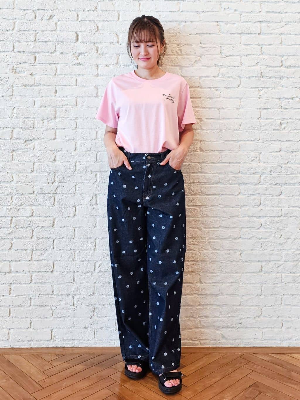 ゆゆさんの「SHOO･LA･RUE｜【S-LL/ひんやり/汗ジミ軽減/UVカット】グラフィックアソートTシャツ」を使ったコーディネート