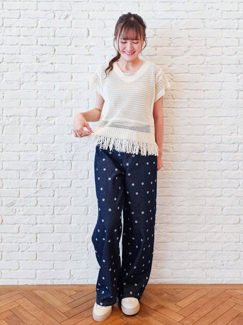ゆゆさんの「SHOO･LA･RUE｜【S-LL】裾フリンジマクラメVネックニット」を使ったコーディネート