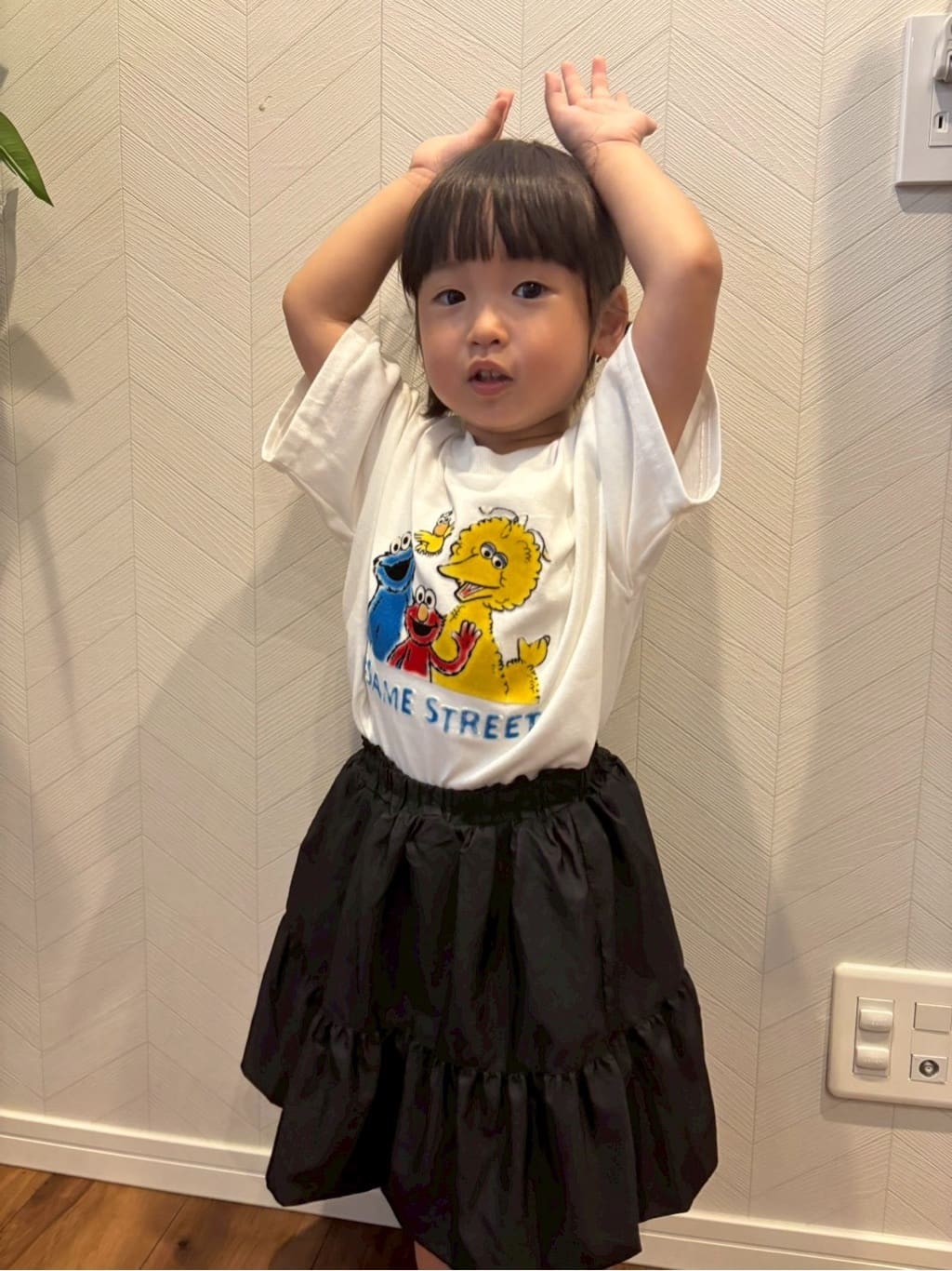 cherryさんの「THE SHOP TK｜【110-160】セサミストリートTシャツ／親子リンク」を使ったコーディネート