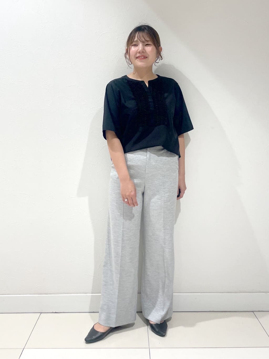 YUUKIさんの「INDIVI｜【洗える】胸元タックフリルブラウス」を使ったコーディネート