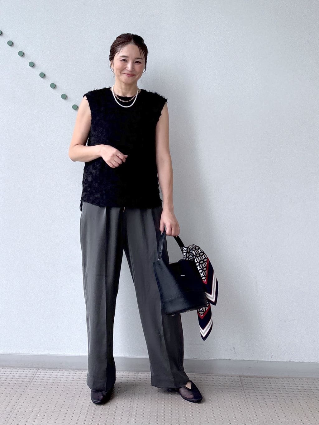 yoshikadoさんの「DRESSTERIOR｜シュリンクレザーバケットBAG」を使ったコーディネート
