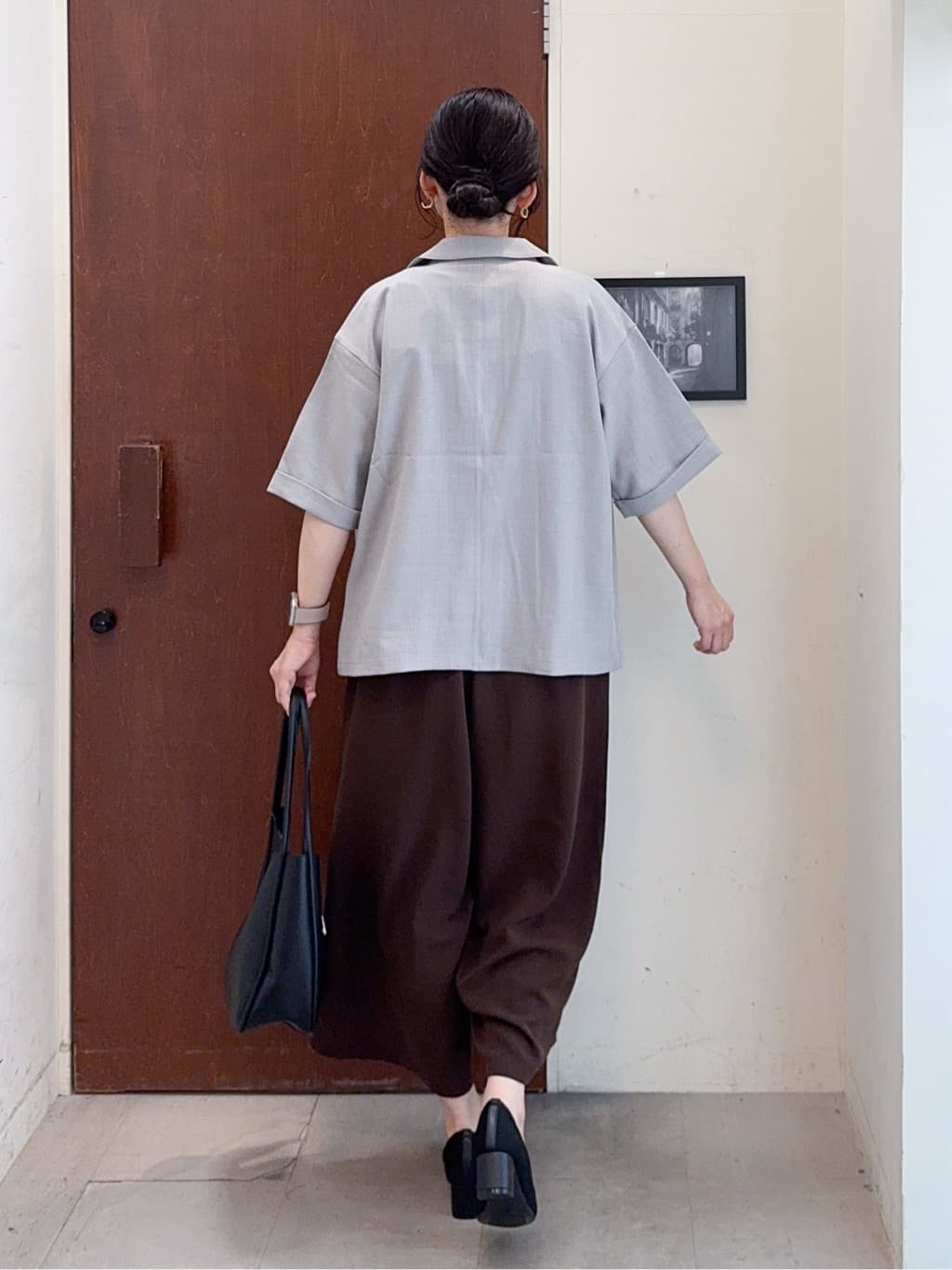 𝐇𝐢𝐫𝐨𝐦𝐢さんの「SHOO･LA･RUE｜【セットアップ可/洗濯後しわになりにくい】5分袖テーラードジャケット」を使ったコーディネート