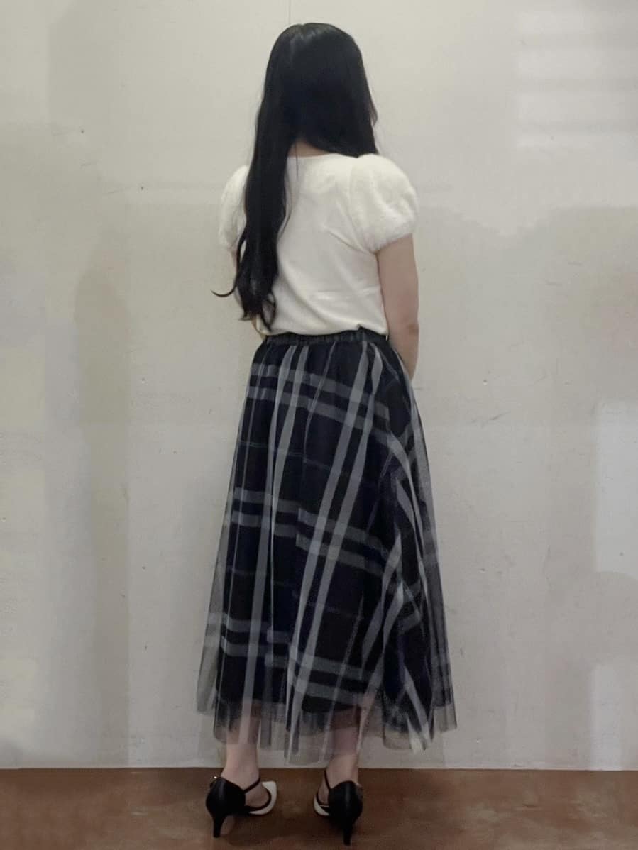Hitomiさんの「index｜《6色展開》フェザーパフスリーブVネックニット【洗濯機洗い可】」を使ったコーディネート