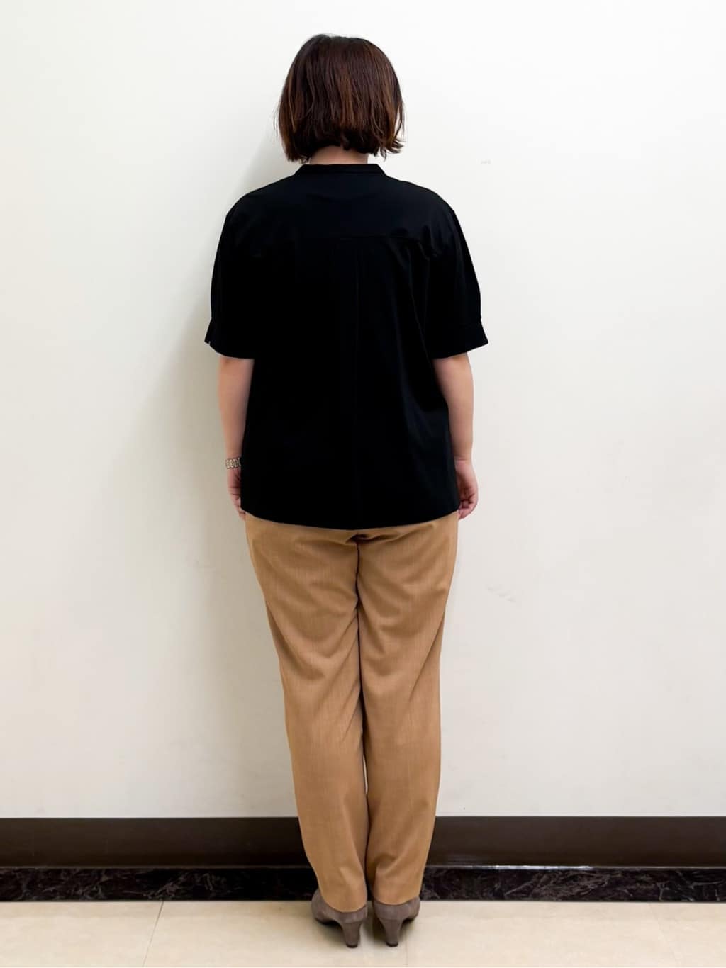 ミヨさんの「Reflect｜【すっきり見え！長め丈／マシンウォッシュ可】スキッパーネックジャージトップス」を使ったコーディネート
