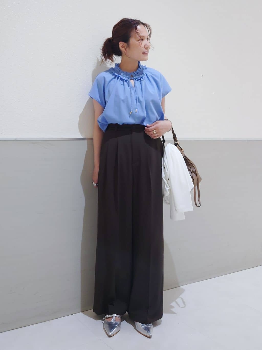 maruさんの「THE SHOP TK｜【きれいめもカジュアルもお任せ】2タックワイドパンツ【セットアップ可】」を使ったコーディネート