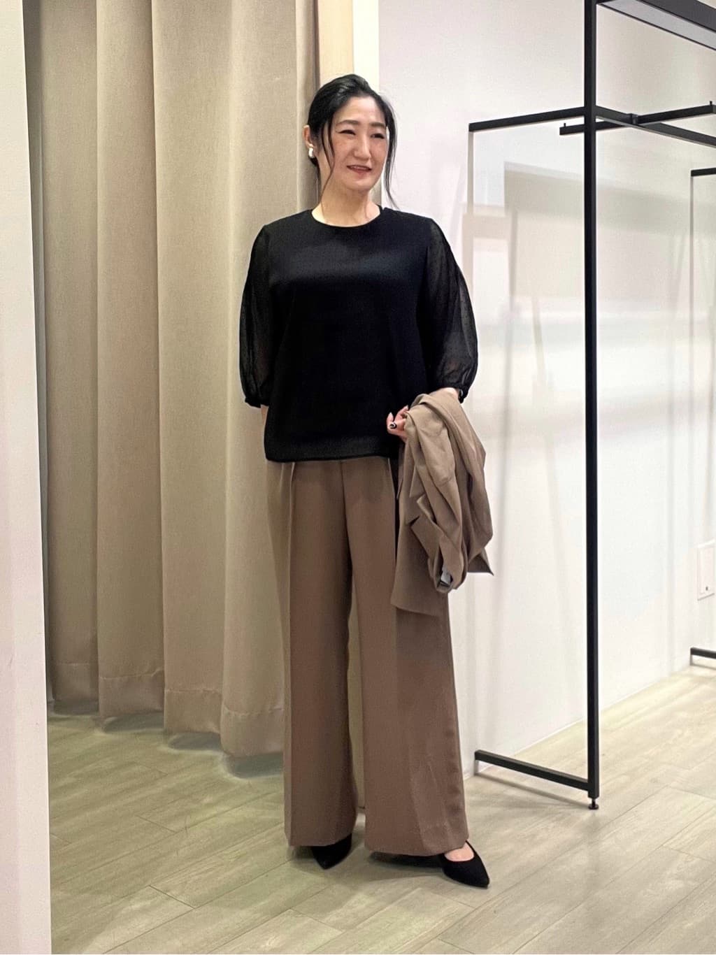 TOMOMIさんの「INDIVI｜フロッキードットブラウス」を使ったコーディネート