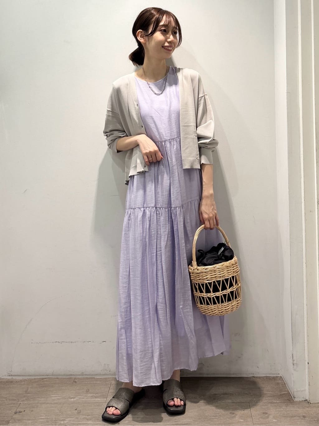 ぶまりんさんの「OPAQUE.CLIP｜リラクシーVネックニットカーディガン【UVケア／接触冷感／洗濯機洗い可／抗ピル】」を使ったコーディネート