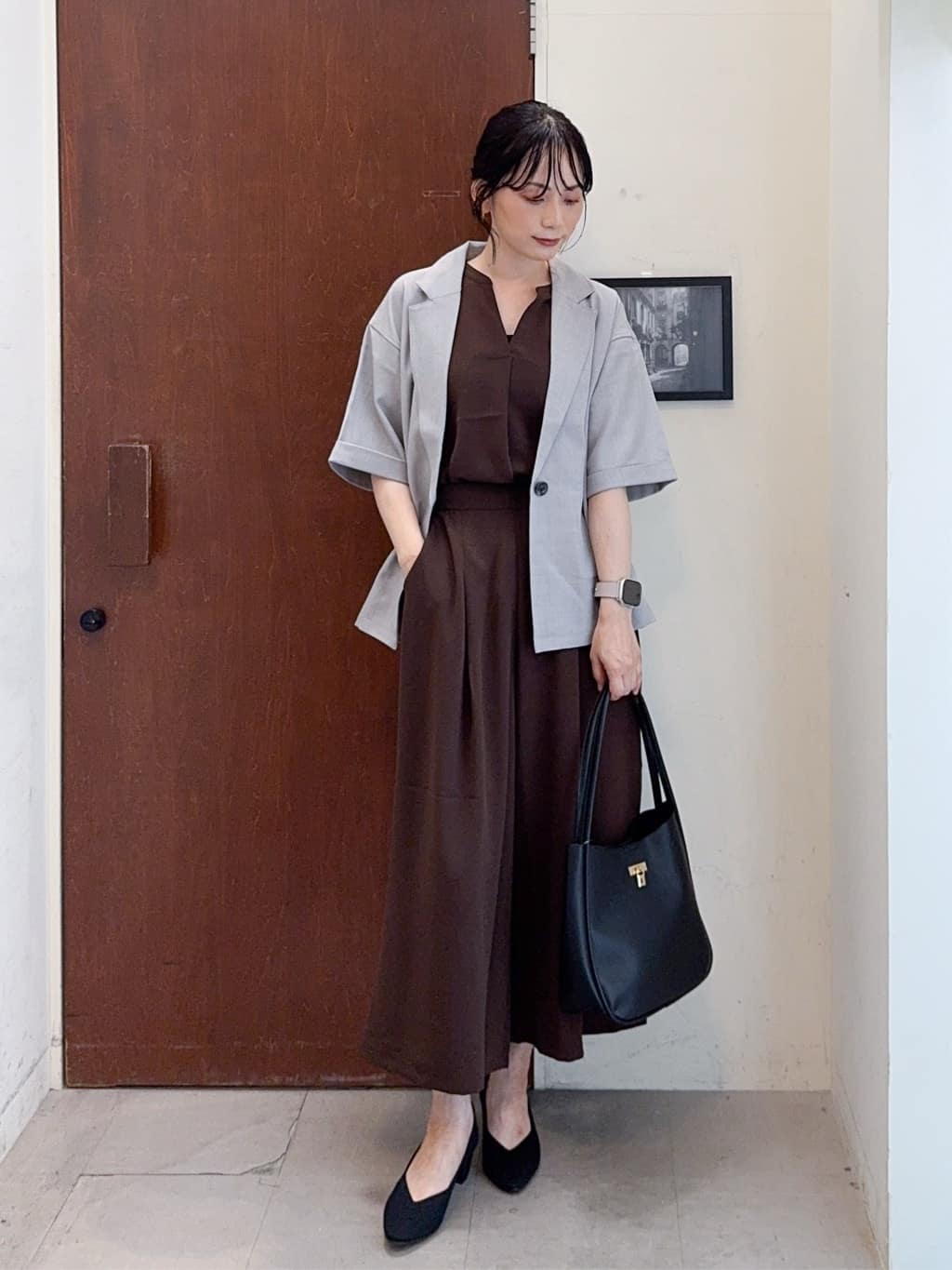 𝐇𝐢𝐫𝐨𝐦𝐢さんの「SHOO･LA･RUE｜【セットアップ可/洗濯後しわになりにくい】5分袖テーラードジャケット」を使ったコーディネート