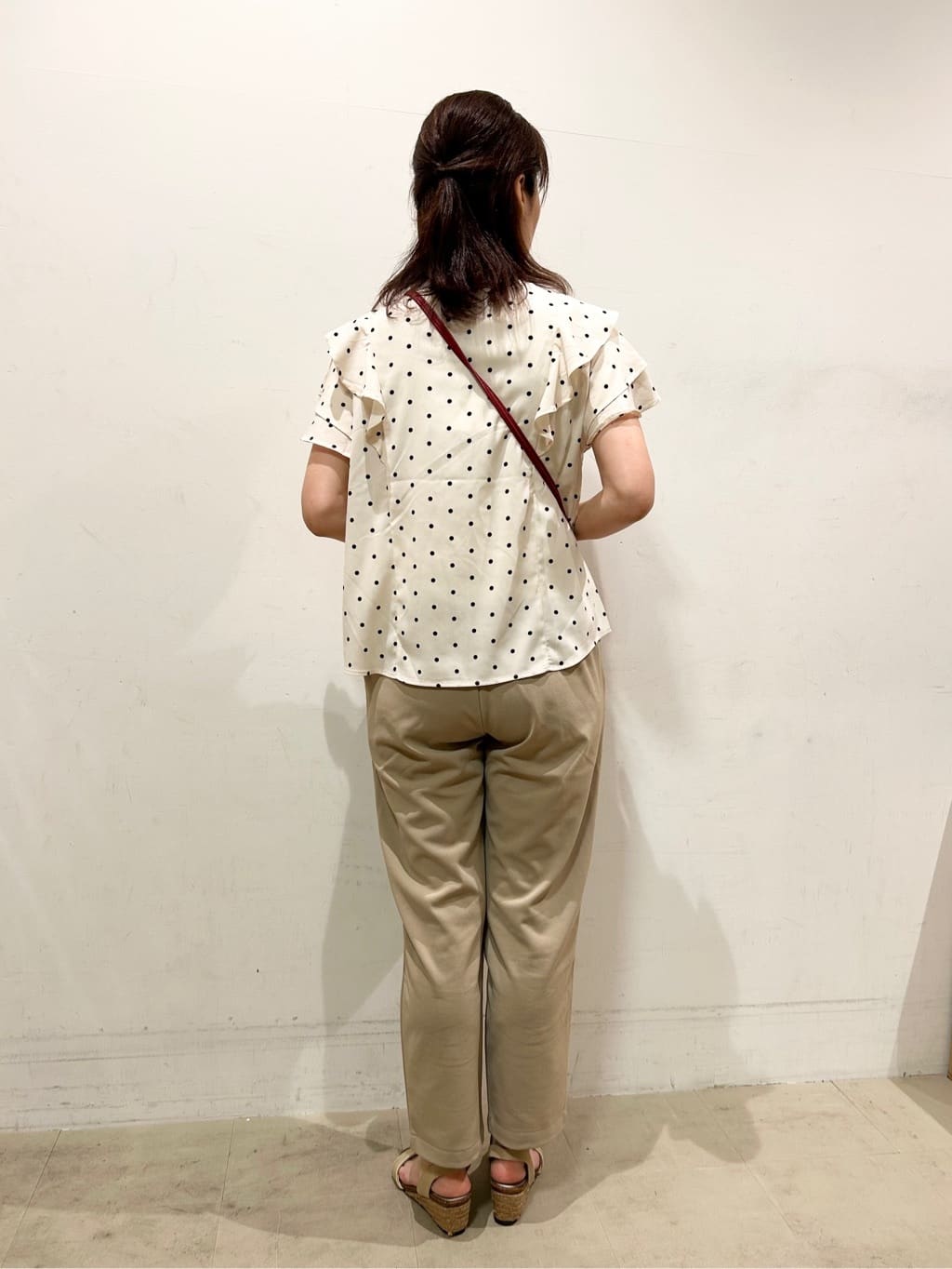 Mさんの「SHOO･LA･RUE｜【無地/ドット柄】お袖フリルが華やぐ きれいめブラウス」を使ったコーディネート