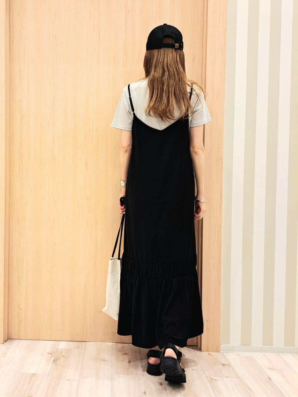 kanaさんの「SHOO･LA･RUE｜【ひんやり】シャーリングがアクセントに 大人のデザインキャミワンピース」を使ったコーディネート