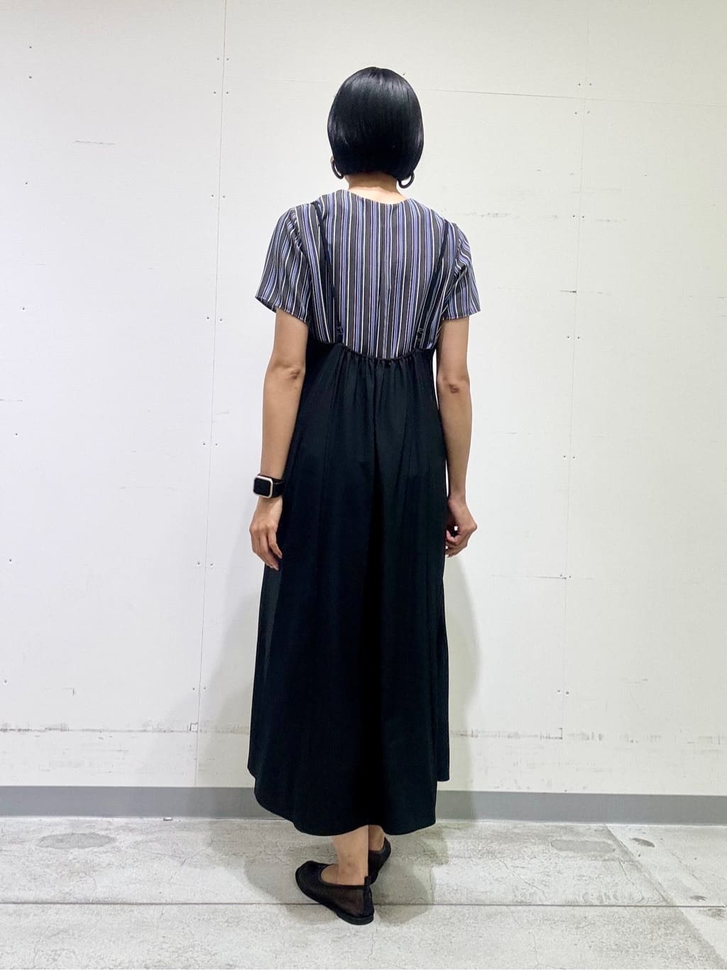 naoさんの「INDIVI｜【洗える／通勤】無地＆マルチストライプ柄Vネックブラウス」を使ったコーディネート