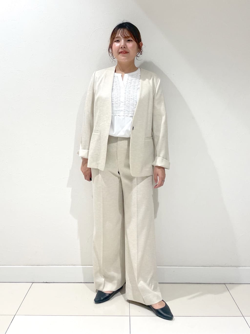 YUUKIさんの「INDIVI｜【洗える】胸元タックフリルブラウス」を使ったコーディネート