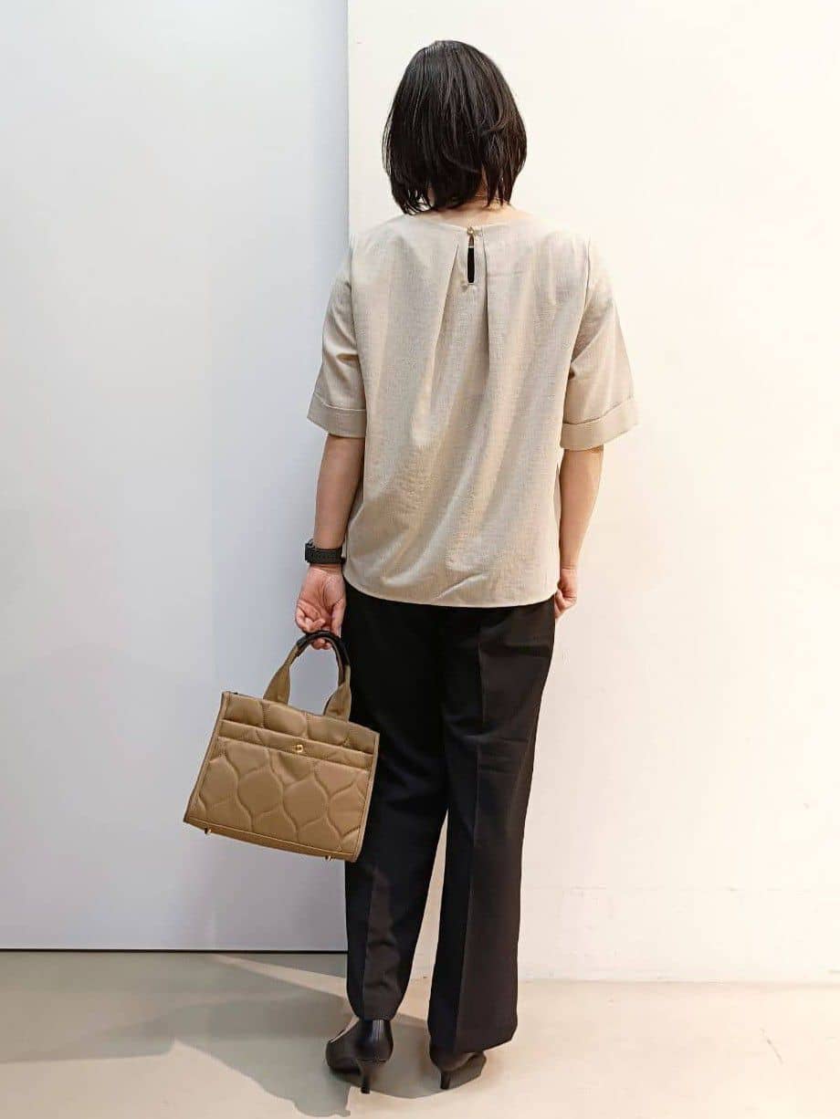あんさんの「THE SHOP TK｜麻調メッシュブラウス【二の腕カバー/洗える】」を使ったコーディネート