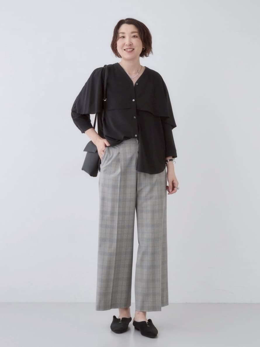 yuriさんの「INDIVI｜【羽織りとしても活躍！】ケープカラーブラウス」を使ったコーディネート