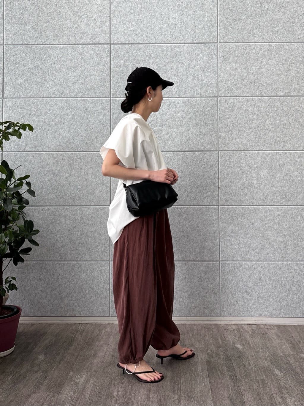 ひなさんの「INDIVI｜スリーブレスタックブラウス」を使ったコーディネート