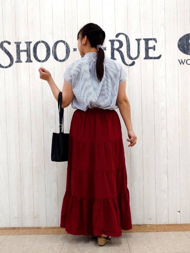 とろろさんの「SHOO･LA･RUE｜【洗える/S-LL】プチフリル襟が女性らしい フレンチスリーブシャツ」を使ったコーディネート
