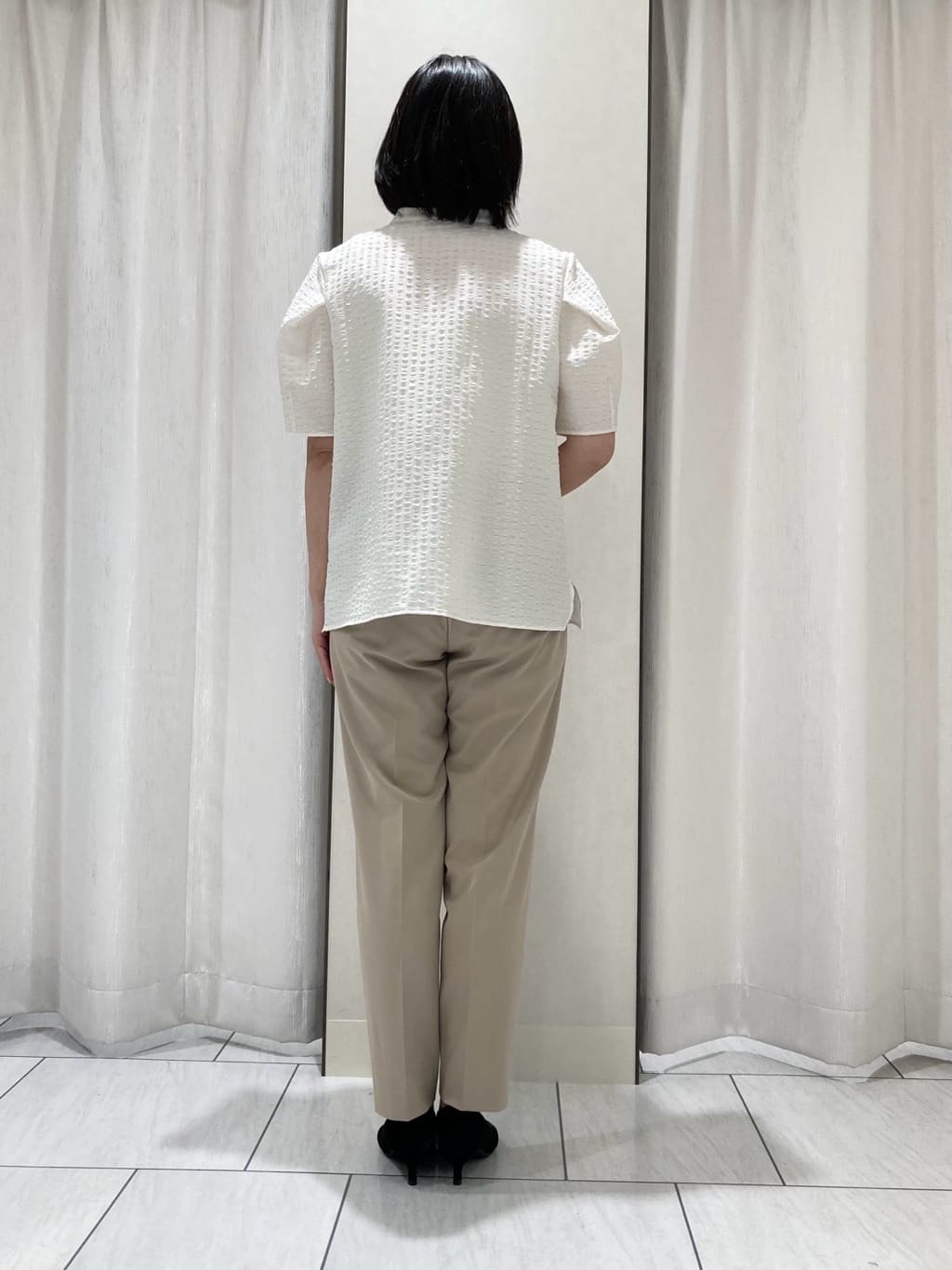 わたなべさんの「UNTITLED｜【吸水速乾/ストレッチ/Vネック】フォルムスリーブ ブラウス」を使ったコーディネート
