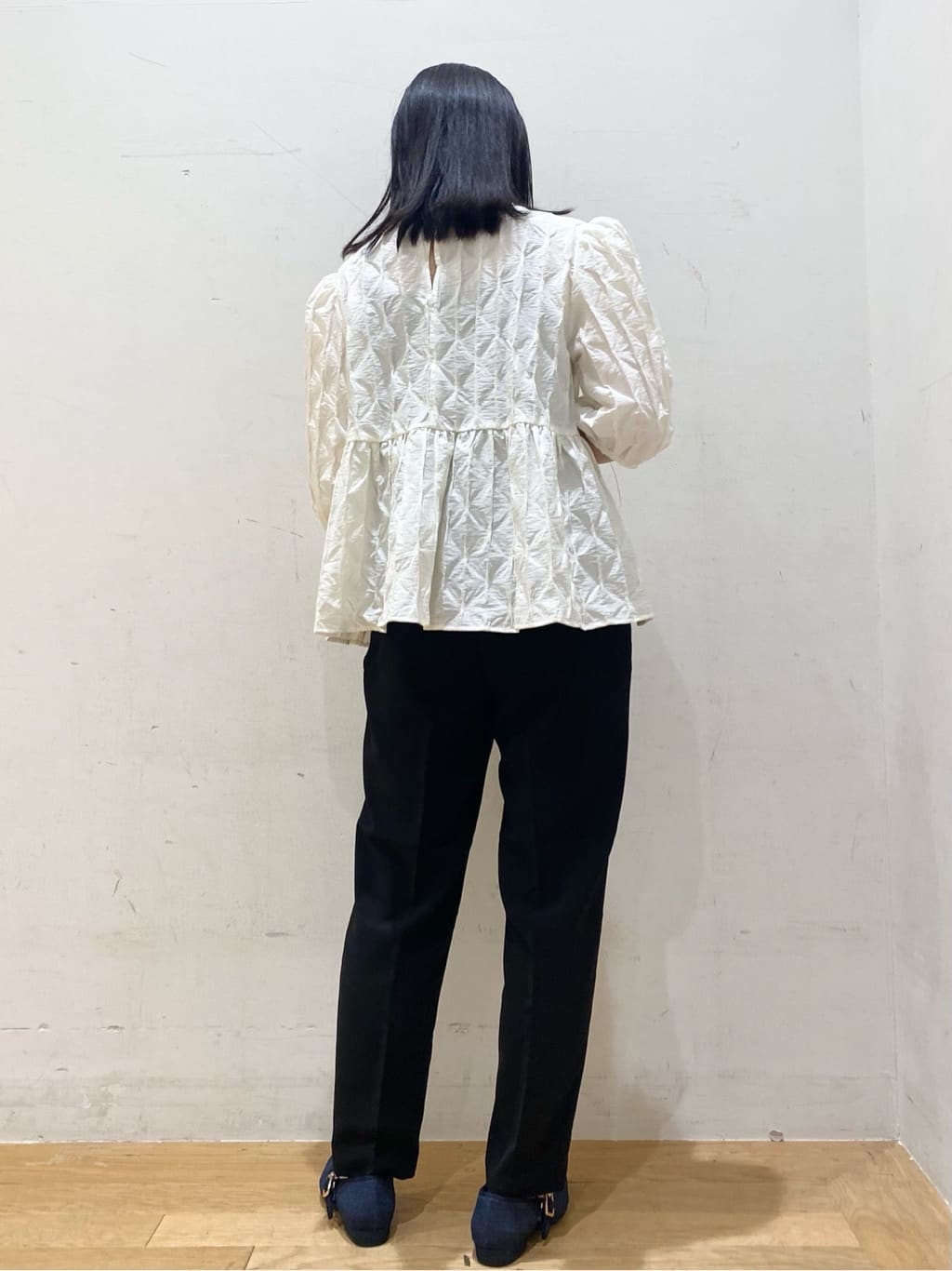 みなみさんの「OPAQUE.CLIP｜ふくれジャカードペプラムブラウス【洗濯機洗い可】」を使ったコーディネート
