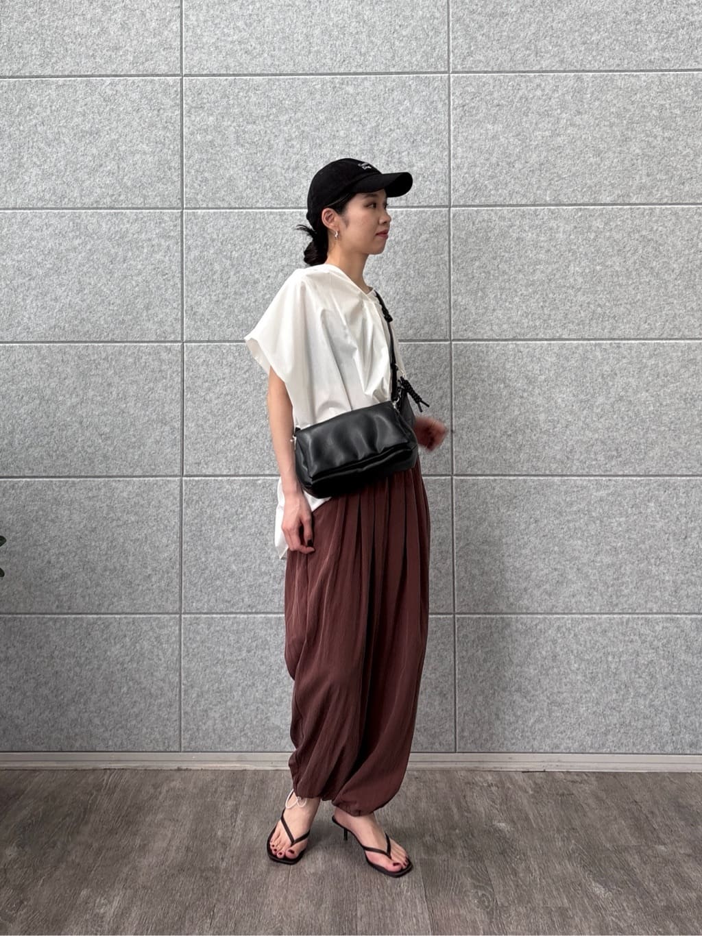 ひなさんの「INDIVI｜スリーブレスタックブラウス」を使ったコーディネート