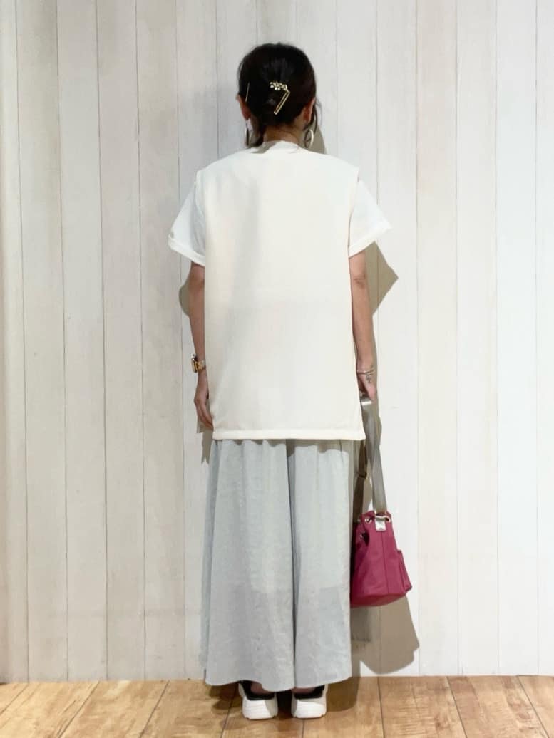 豆さんの「SHOO･LA･RUE｜【S-LL】夏のレイヤードコーデに さらりと着られるメッシュジレ」を使ったコーディネート