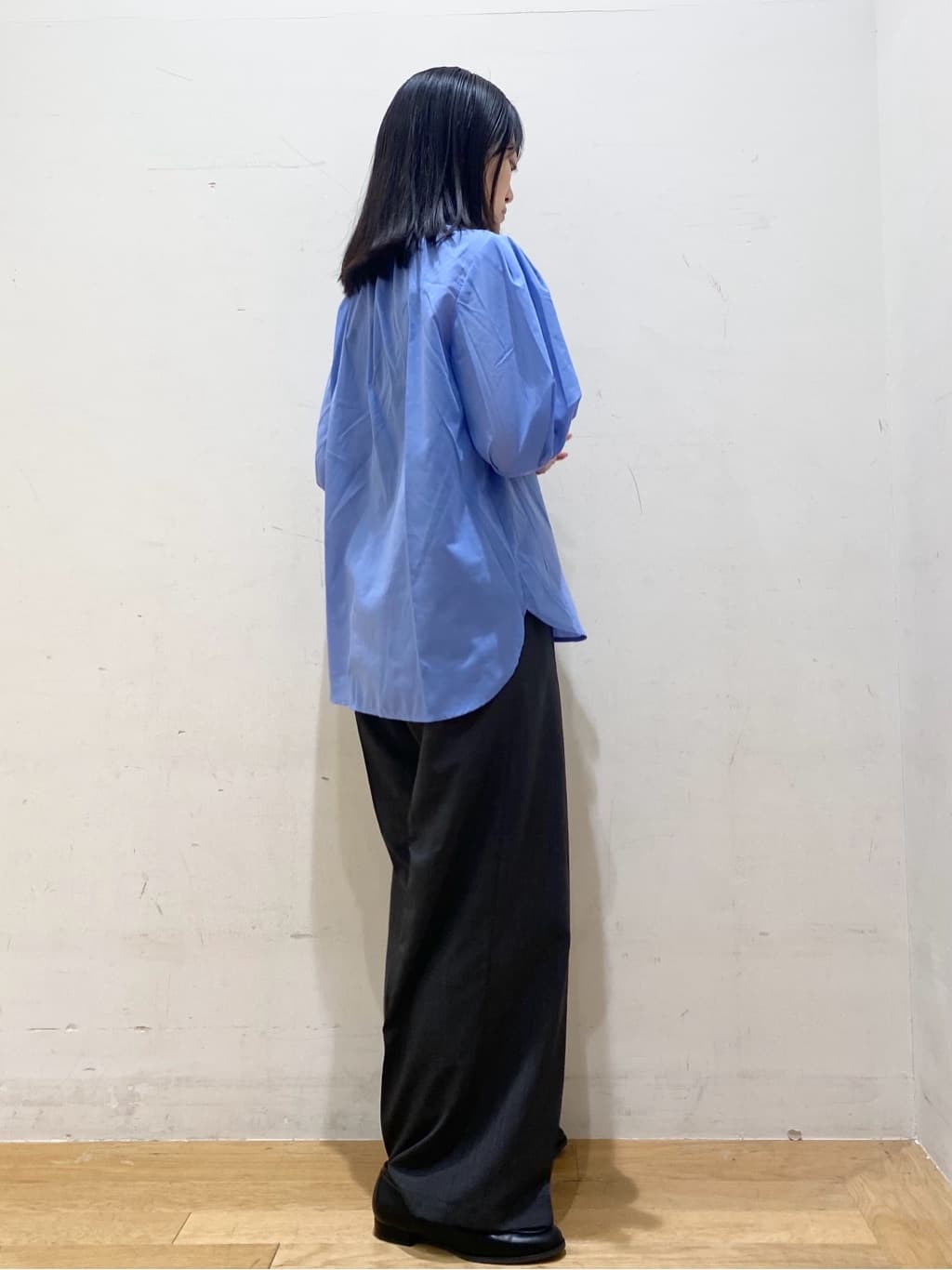 みなみさんの「OPAQUE.CLIP｜シアーフリルネックブラウス【洗濯機洗い可】」を使ったコーディネート