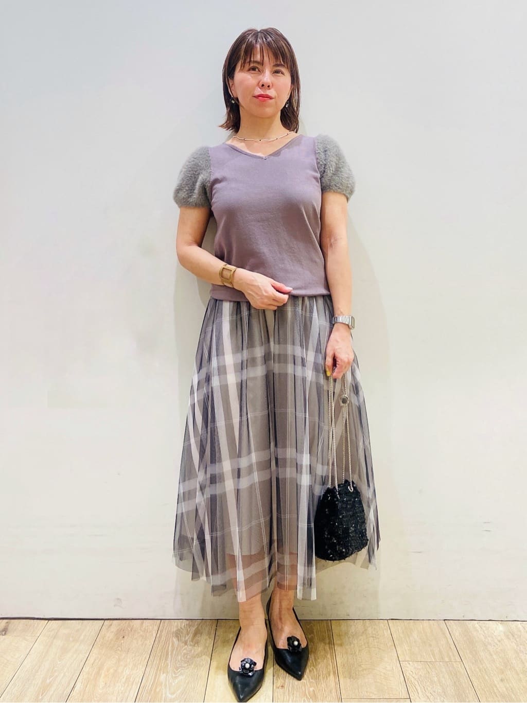 YUKOさんの「index｜《6色展開》フェザーパフスリーブVネックニット【洗濯機洗い可】」を使ったコーディネート