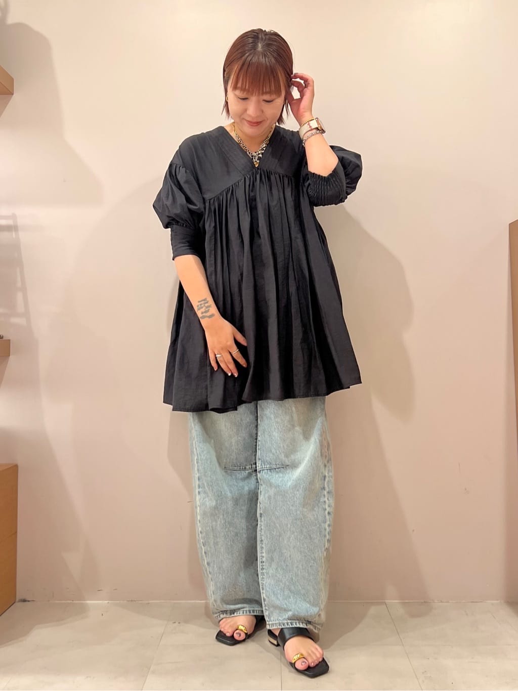 TAKAさんの「ESPERANZA｜ゴールドリングトングフラットサンダル」を使ったコーディネート