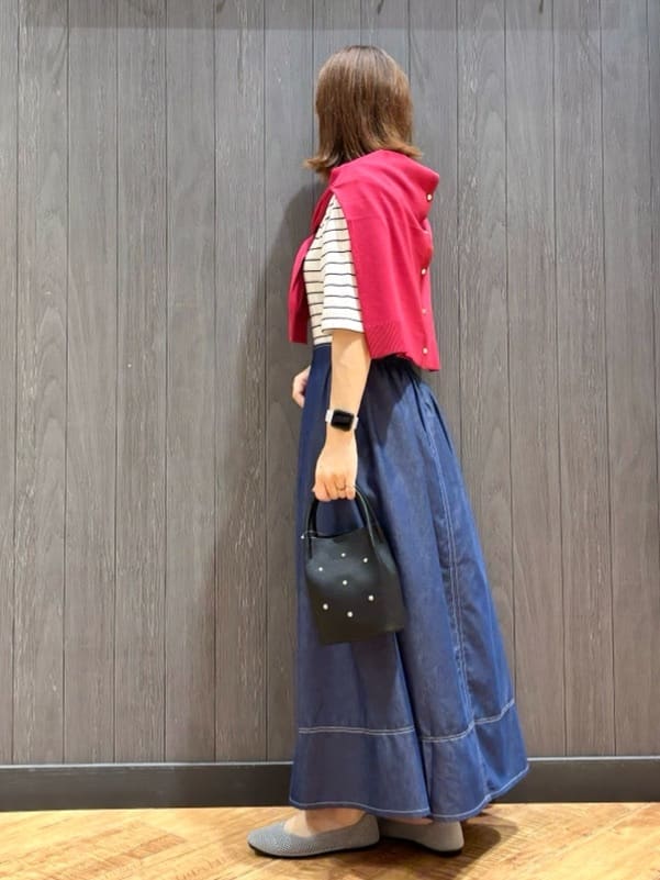 meiさんの「SHOO･LA･RUE｜【洗える/S-LL】上品なラメ使い クルーネック ニットカーディガン」を使ったコーディネート