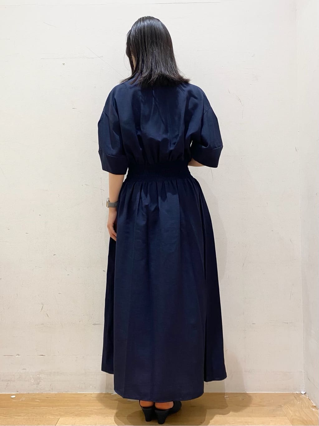 みなみさんの「OPAQUE.CLIP｜リネンライクスキッパーフィット＆フレアワンピース【洗濯機洗い可】」を使ったコーディネート