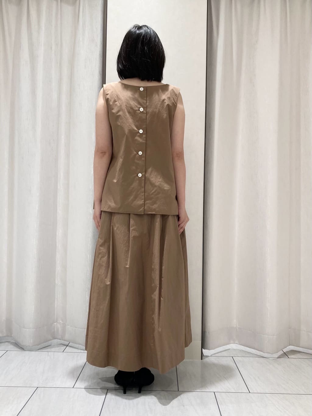 わたなべさんの「UNTITLED｜【2WAY/セットアップ可/ノースリーブ/前ボタン】ファブリカブラウス」を使ったコーディネート