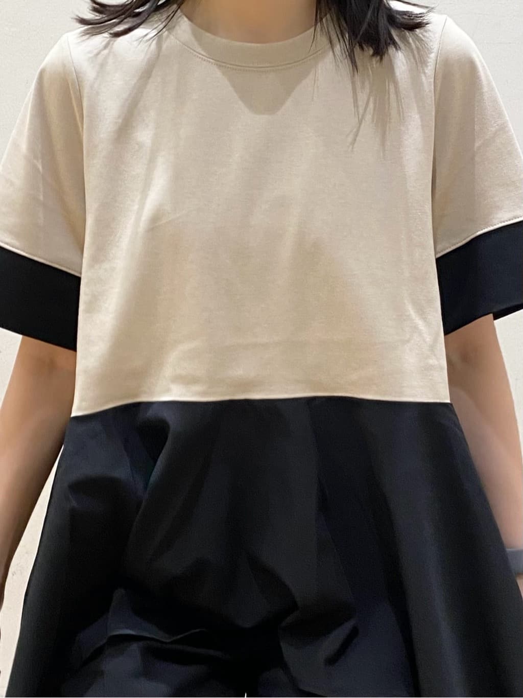 みなみさんの「OPAQUE.CLIP｜配色フハクドッキングペプラムトップス【洗濯機洗い可／抗ピル】」を使ったコーディネート