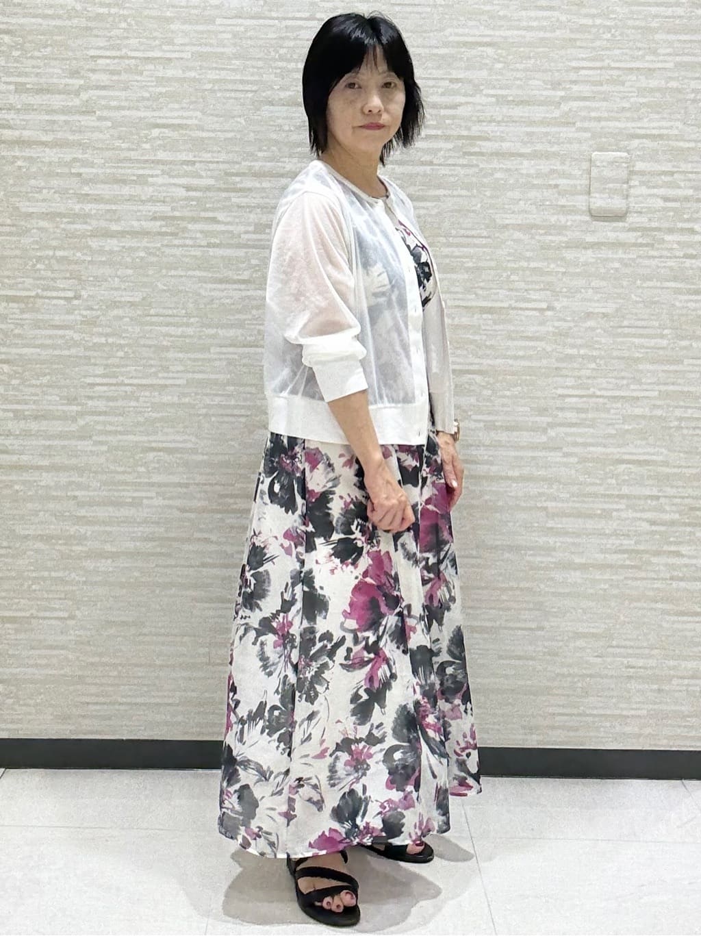 KITAさんの「UNTITLED｜【シアー/エレガント/花柄/夏ワンピ】ペイントフラワーワンピース」を使ったコーディネート