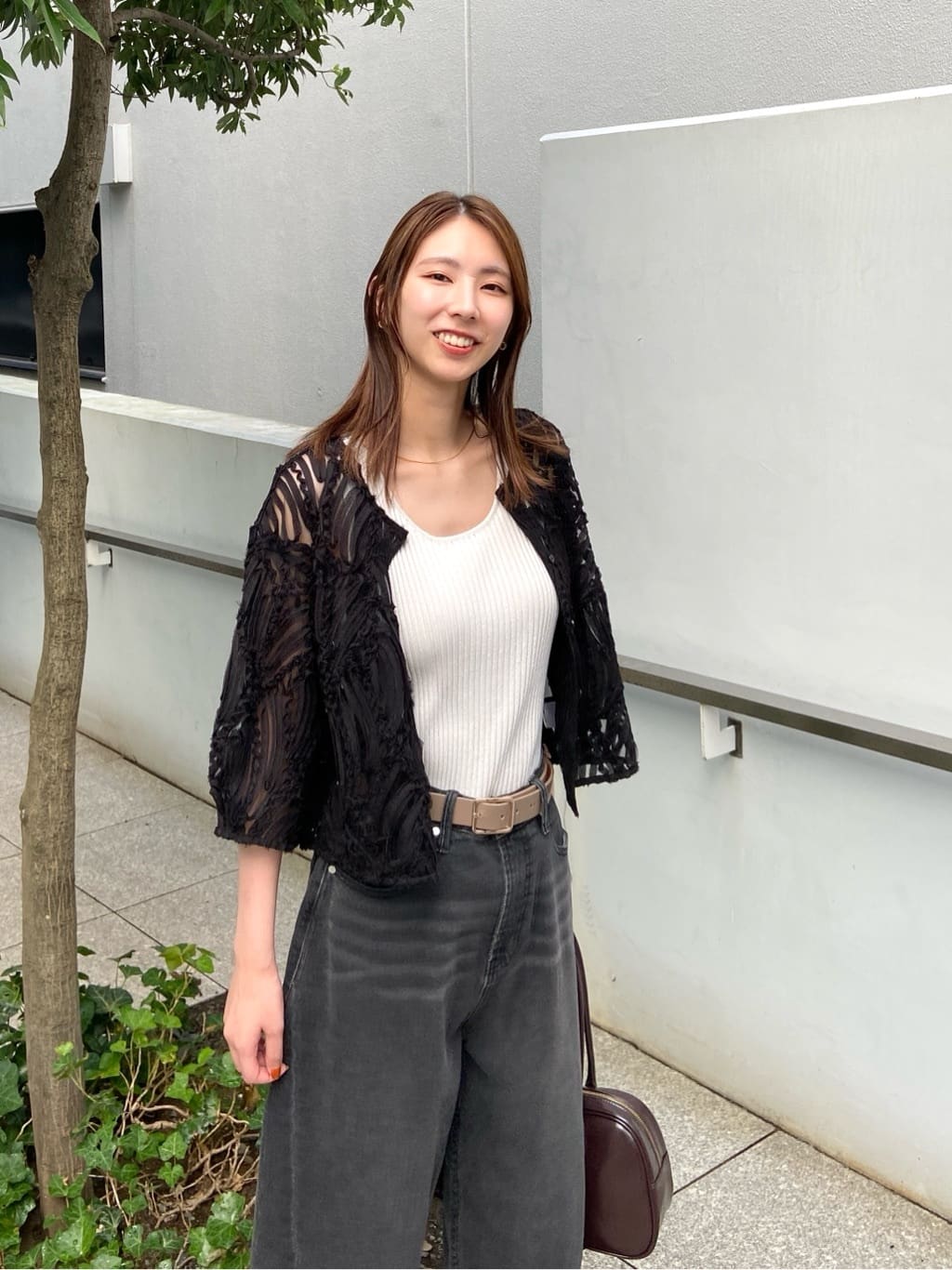 めぐさんの「OPAQUE.CLIP｜シアー刺繍レース前開きブラウス【洗濯機洗い可】」を使ったコーディネート