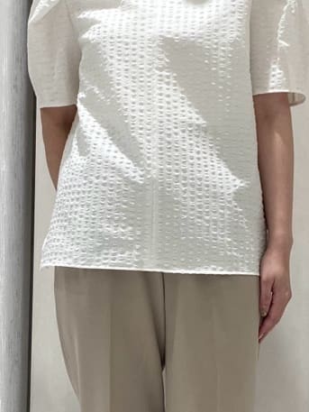 わたなべさんの「UNTITLED｜【吸水速乾/ストレッチ/Vネック】フォルムスリーブ ブラウス」を使ったコーディネート