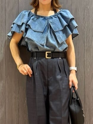 meiさんの「SHOO･LA･RUE｜【セットアップ可/前後2WAY/オフショル2WAY】着こなしを楽しめる デニムフリルブラウス」を使ったコーディネート