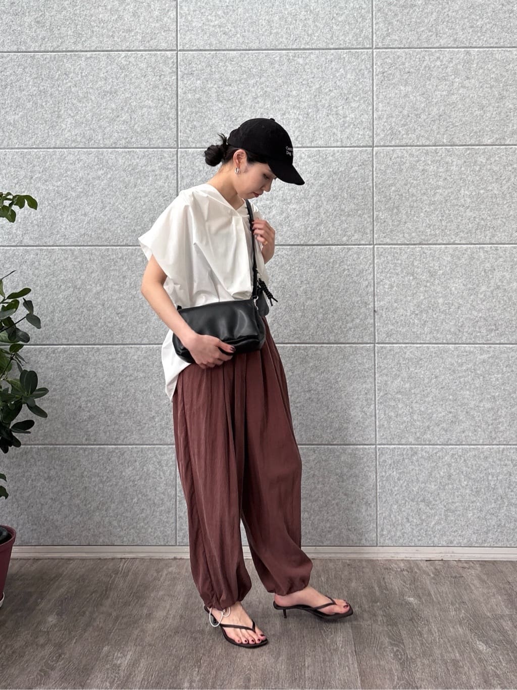 ひなさんの「INDIVI｜スリーブレスタックブラウス」を使ったコーディネート