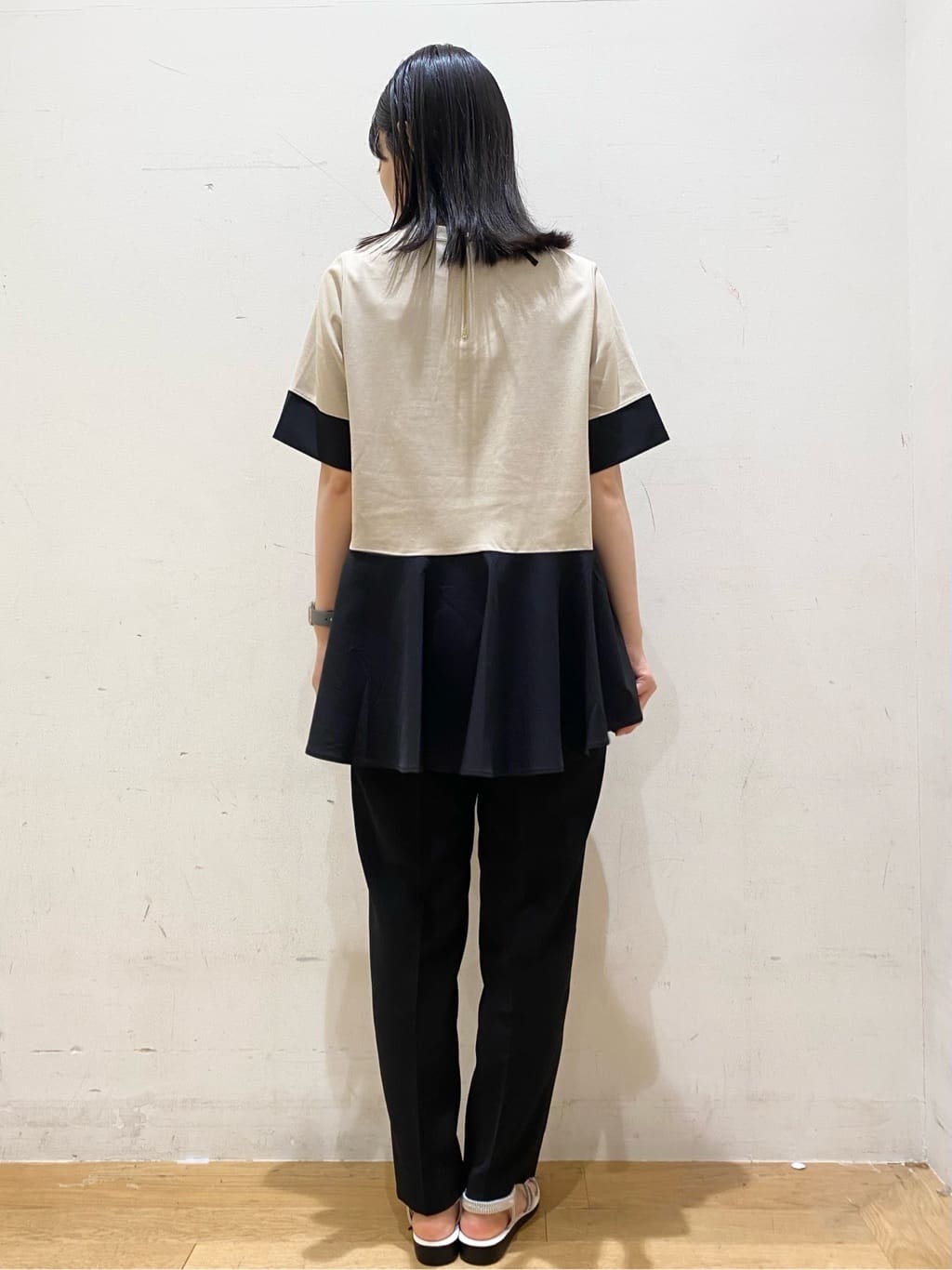 みなみさんの「OPAQUE.CLIP｜配色フハクドッキングペプラムトップス【洗濯機洗い可／抗ピル】」を使ったコーディネート