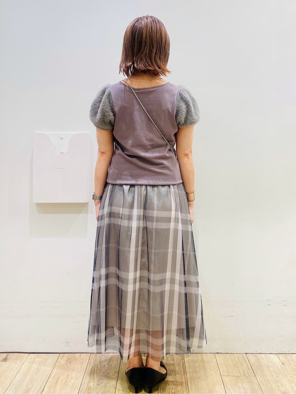 YUKOさんの「index｜《6色展開》フェザーパフスリーブVネックニット【洗濯機洗い可】」を使ったコーディネート