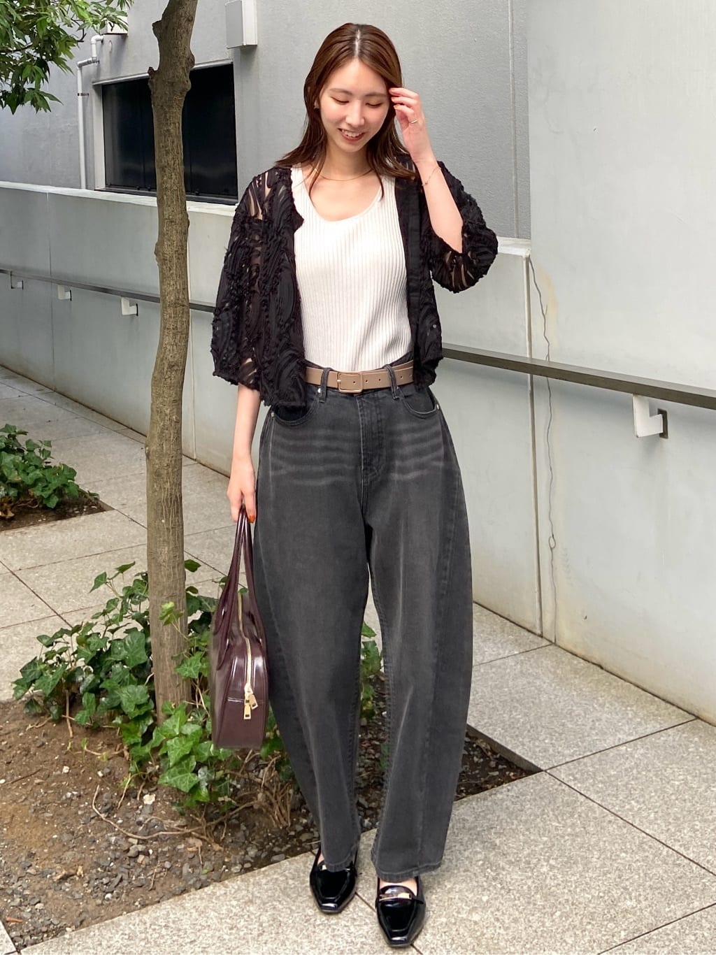 めぐさんの「OPAQUE.CLIP｜シアー刺繍レース前開きブラウス【洗濯機洗い可】」を使ったコーディネート