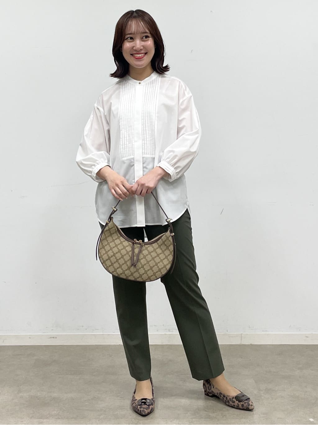 yukariさんの「Reflect｜【程よいゆとり感／体型カバー】ピンタックデザインシャンブレーブラウス」を使ったコーディネート
