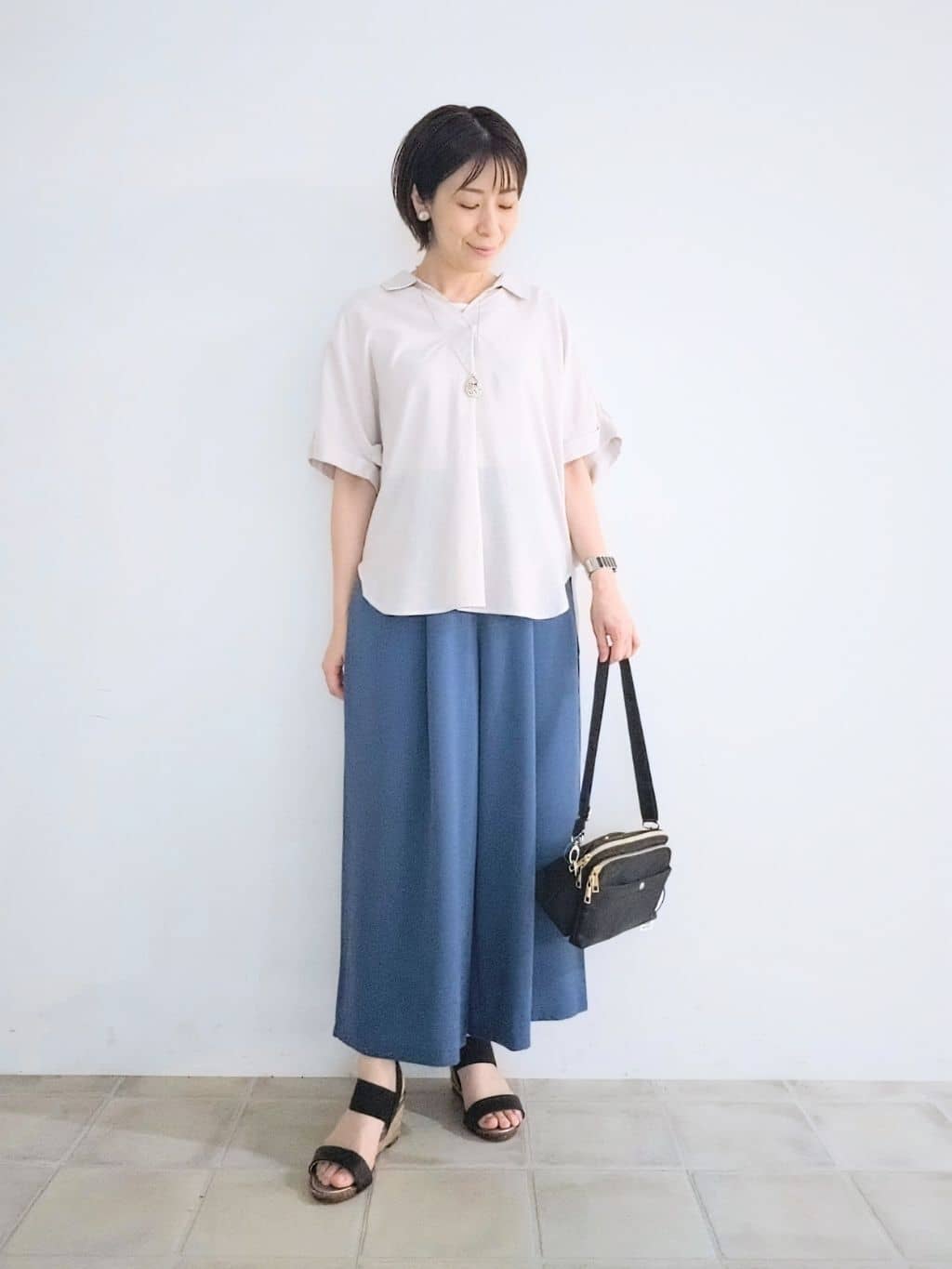 miomioさんの「SHOO･LA･RUE｜【S-LL/UV/接触冷感/抗菌防臭】体型を自然にカバー フレンチリネンブレンド襟付ドルマンシャツ」を使ったコーディネート