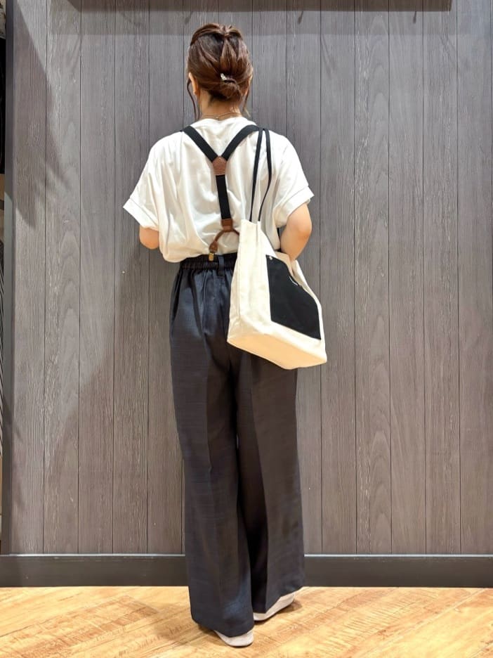 meiさんの「SHOO･LA･RUE｜【S-LL/汗ジミ軽減/ひんやり/UV】体型カバーに タック入りドルマントップス」を使ったコーディネート