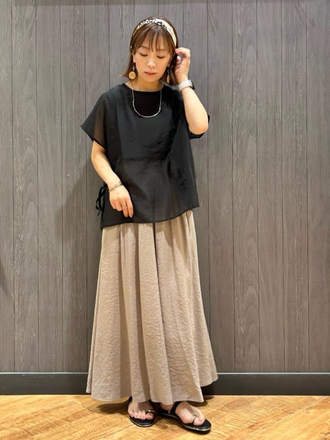 meiさんの「SHOO･LA･RUE｜【洗える/S-LL】上品なシアー感 レイヤード風トップス」を使ったコーディネート