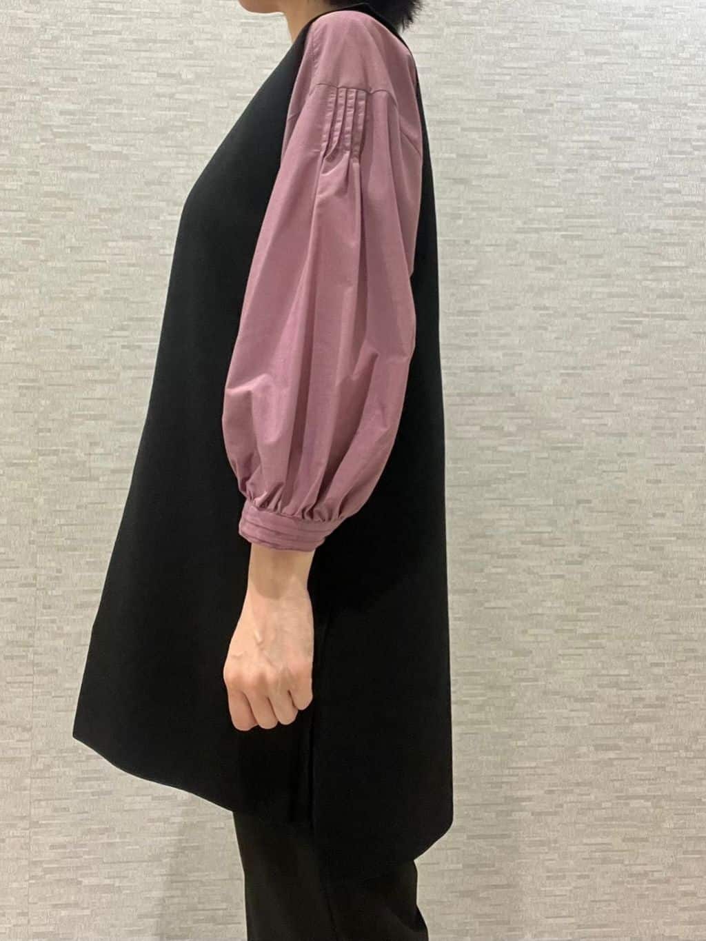 marikoさんの「Reflect｜【程よいゆとり感／体型カバー】ピンタックデザインシャンブレーブラウス」を使ったコーディネート
