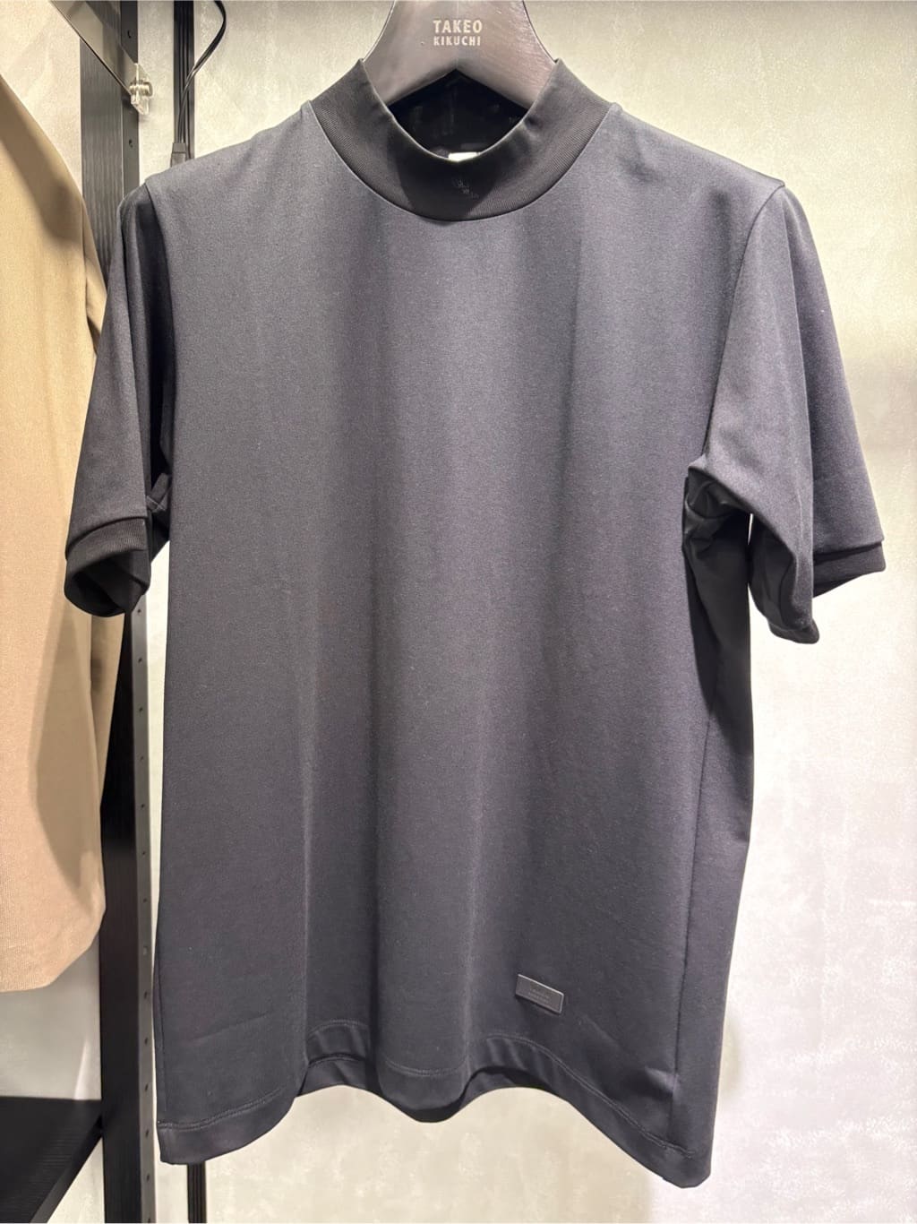 s___sさんの「TAKEO KIKUCHI｜【COOL CITY WEAR】インドライ天竺モックネック プルオーバー /吸汗速乾」を使ったコーディネート