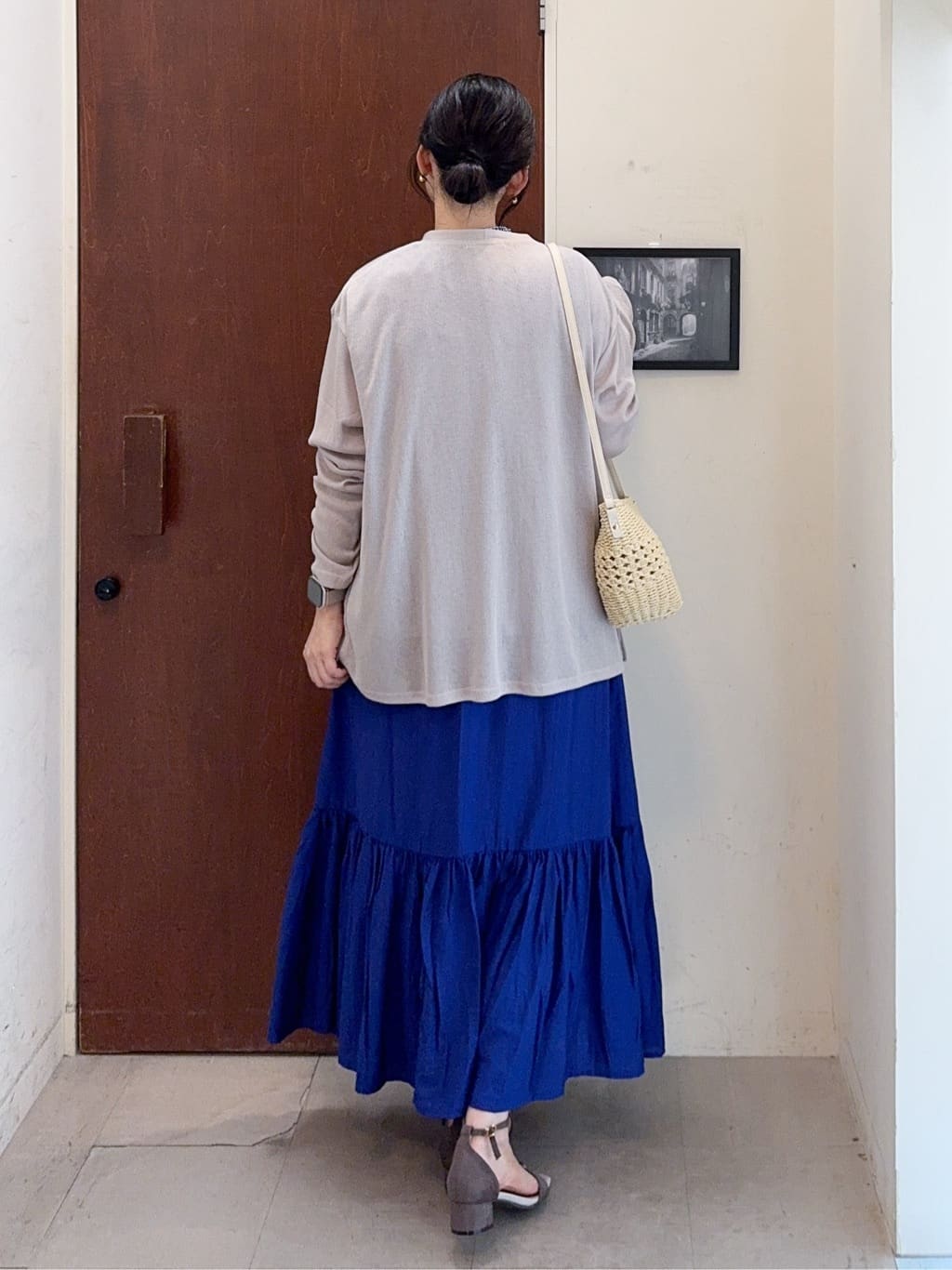 𝐇𝐢𝐫𝐨𝐦𝐢さんの「SHOO･LA･RUE｜【S-LL/ひんやり/UV】手の甲まで隠れる トッパーカーディガン」を使ったコーディネート