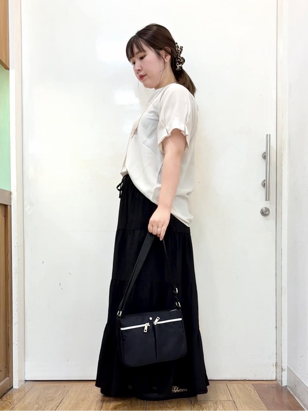 だいわさんの「SHOO･LA･RUE｜【洗える/S-LL】微光沢で華やかなティアードスカート」を使ったコーディネート