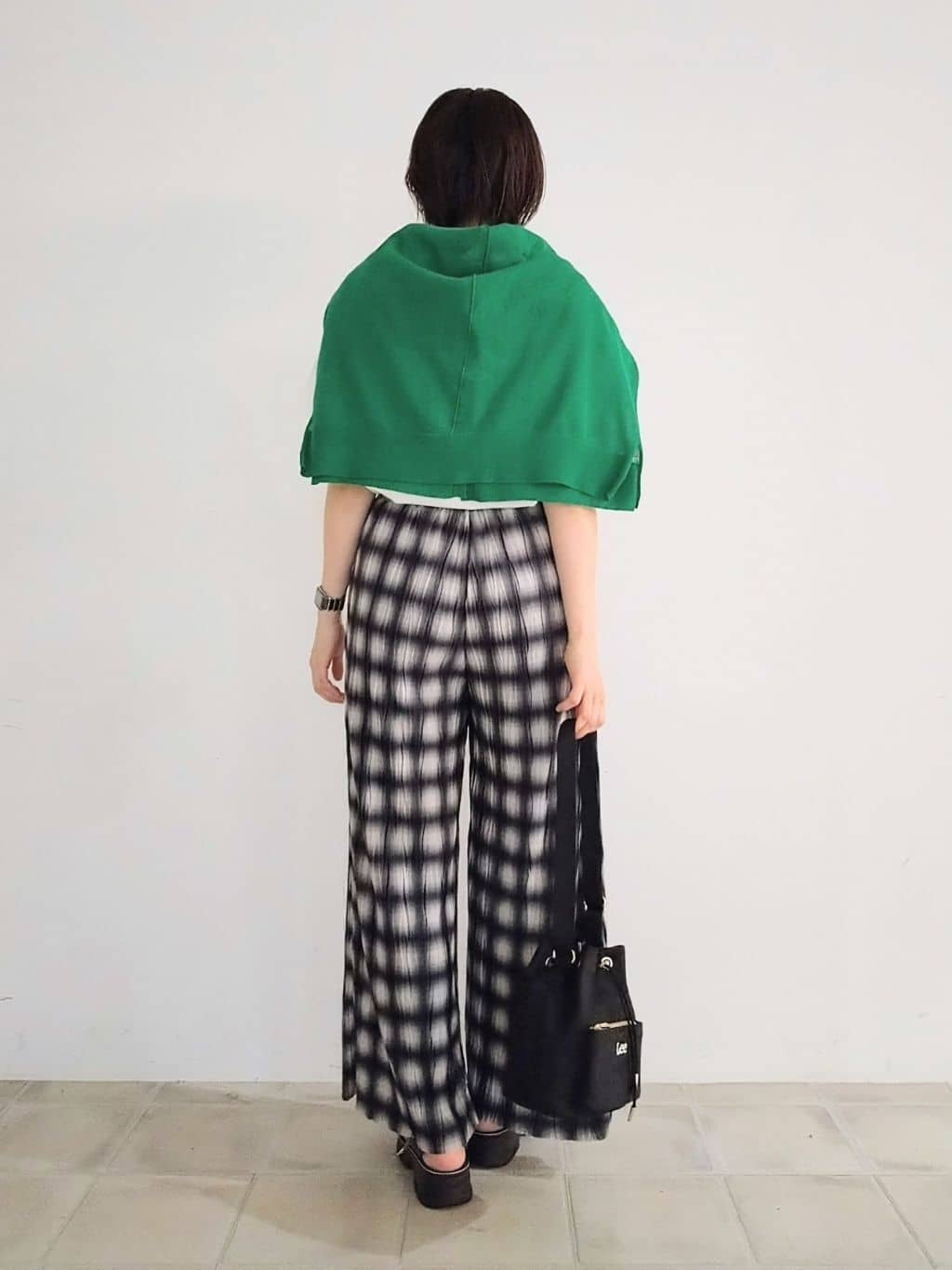 miomioさんの「SHOO･LA･RUE｜【S-LL/ポケット付き】チェック柄 ウェーブプリーツパンツ」を使ったコーディネート
